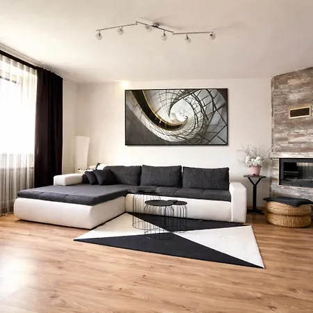 House Jana Nyaraló